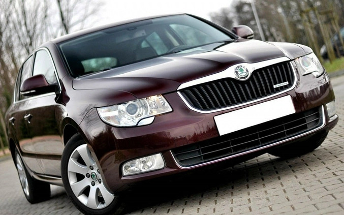 Skoda Superb cena 29900 przebieg: 240000, rok produkcji 2011 z Złotów małe 379